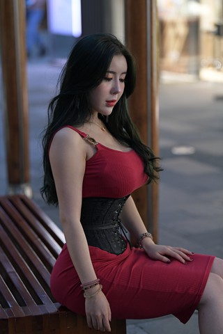 丰满挺翘女人