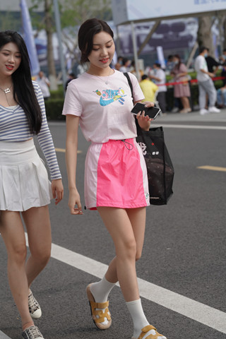 美女姐妹下班