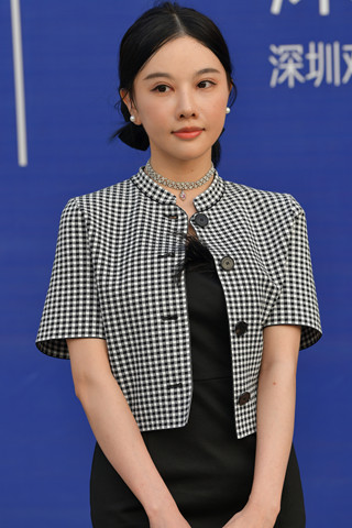 端庄优雅美女